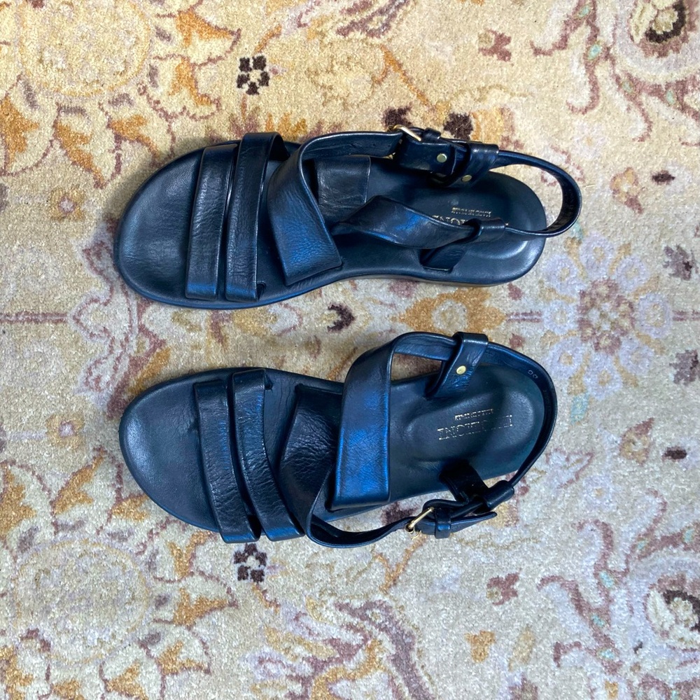 Emozioni black leather sandals